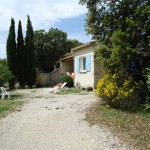 entrée gîte la Machoto Domaine la Pellegrine entrée gîte la Machoto Domaine la Pellegrine