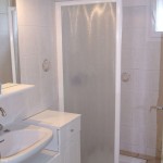 salle d'eau avec douche gîte la Machoto salle d'eau avec douche gîte la Machoto